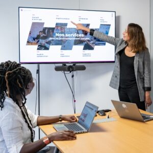 Photo de Jeanne et Delphine, de l'équipe CRM