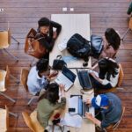 Visuel du cas client UCLy représentant des étudiants