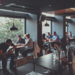 Visuel du cas client Ninkasi représentant une salle de restaurant
