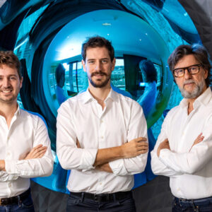 Visuel d'illustration du cas client Groupe Mentor représentant les trois dirigeants